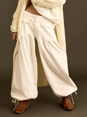 Free People We The Free Lotus Balloon Jeans in Bright White - 26 - NWT